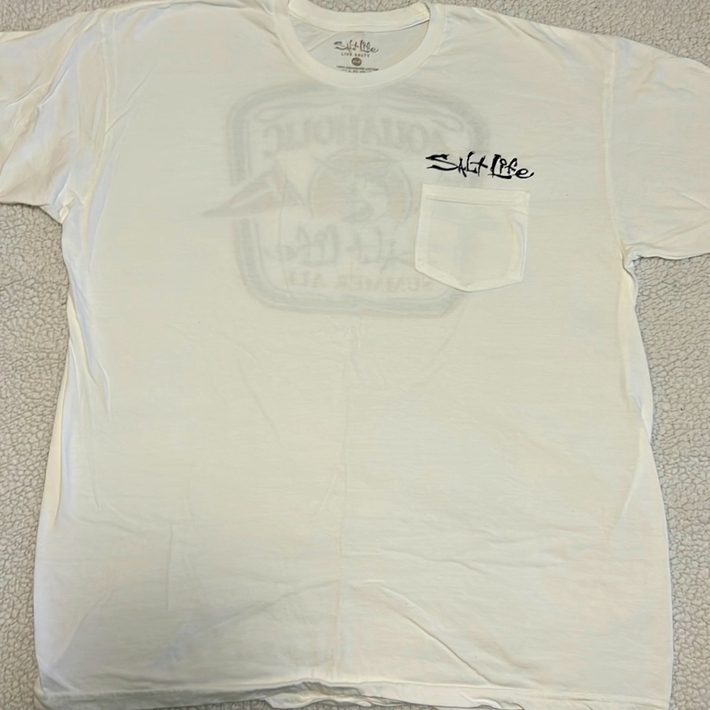 Salt Life Aquaholic T-shirt. Like new no stains smoke and pet free.